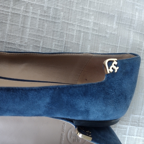 Tory Burch Women's Elizabeth Suede Gold Pin Accent Pointed Flat Blue Pumps 11 - Picture 7 of 12